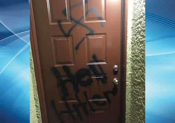 גל האנטישמיות : צלב קרס רוסס על בית בלאס וגאס