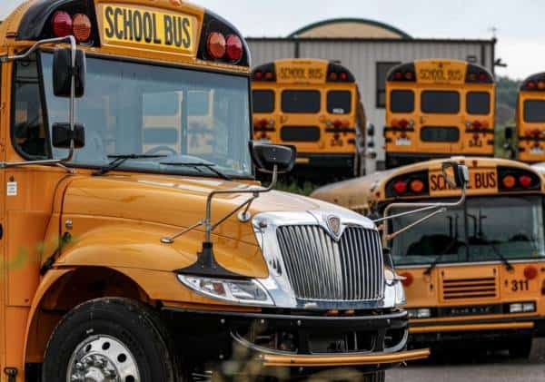 'שביתה איטלקית' של מורים וחולה קורונה שהגיע ללימודים: שיבושים בפתיחת בתי הספר בארה"ב