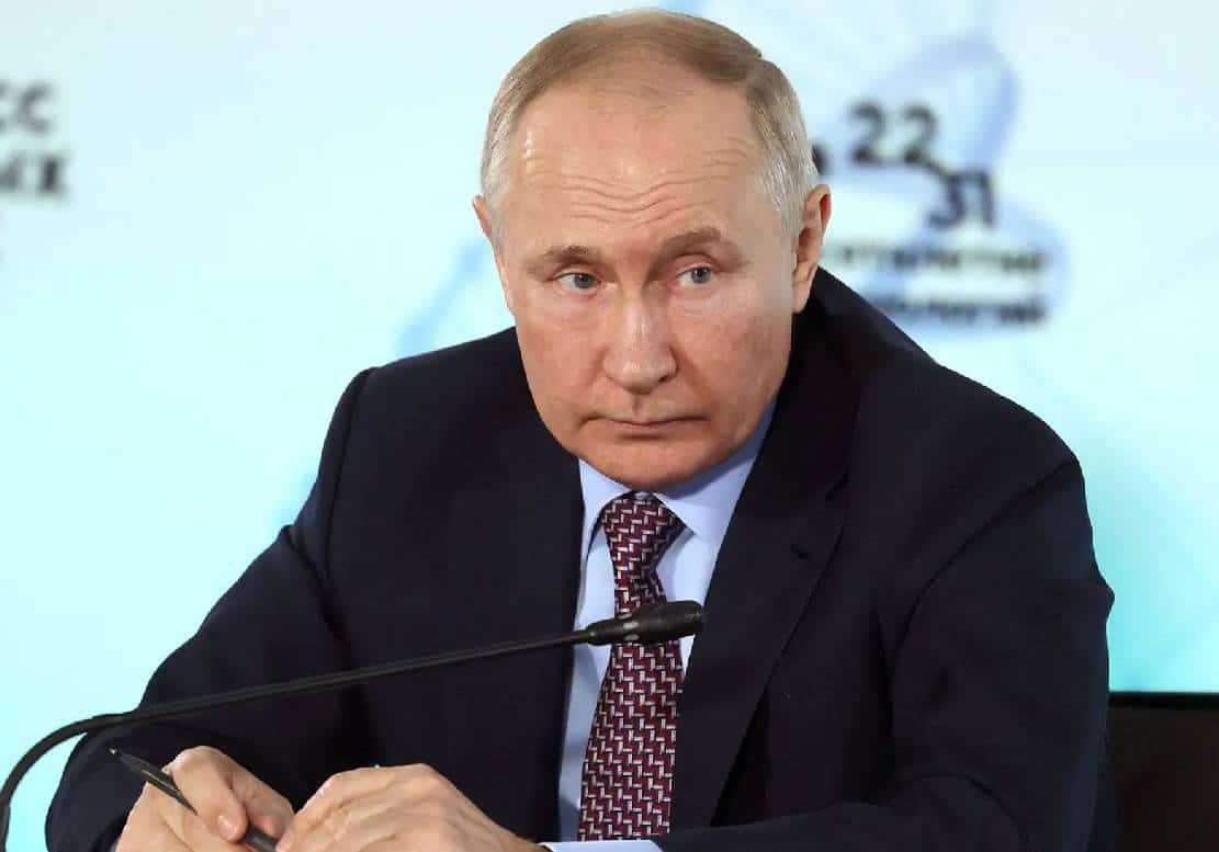 הניו יורק פוסט: "פוטין נפל במדרגות הקרמלין ועשה את צרכיו במכנסיו"