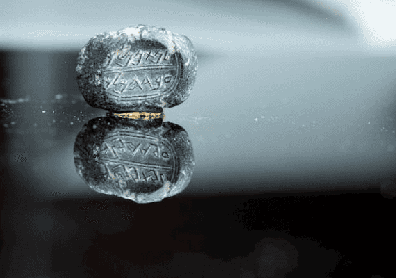 עדויות לתנ"ך: חותם בן 2,600 שנה עם כיתוב בעברית עתיקה נמצא בירושלים