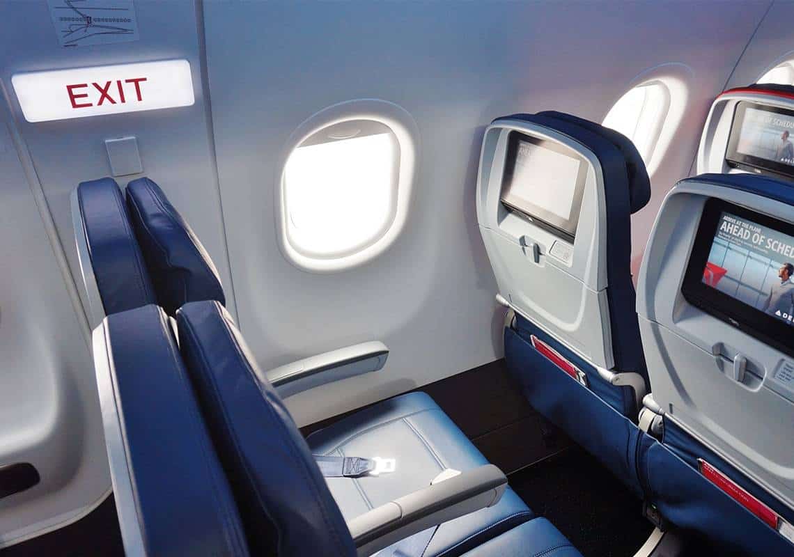 בהלה בשחקים: נוסע תקף דיילת וניסה לפתוח את דלת המטוס