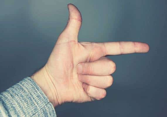 אם תלשין, תמות: חבר כנופיה איים על עד מדינה במהלך משפט בניו יורק