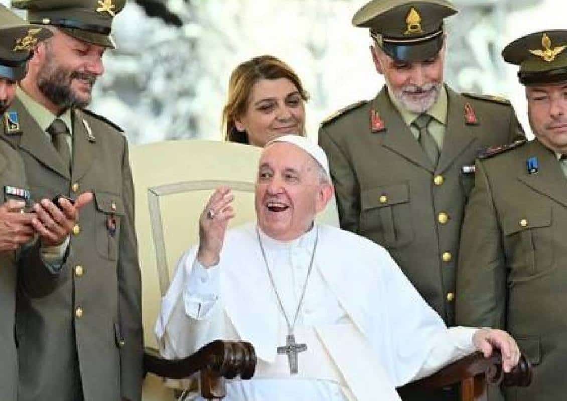 "בוגד": המערב מתפוצץ על האפיפיור לאחר שהאשים את נאט"ו בהתגרות ו''נביחה על הדלת של רוסיה''