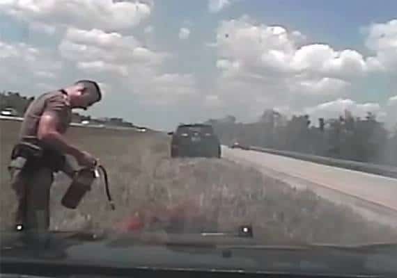 צפו: מרדף במהירות גבוהה מסתיים בניידת משטרה עולה בלהבות