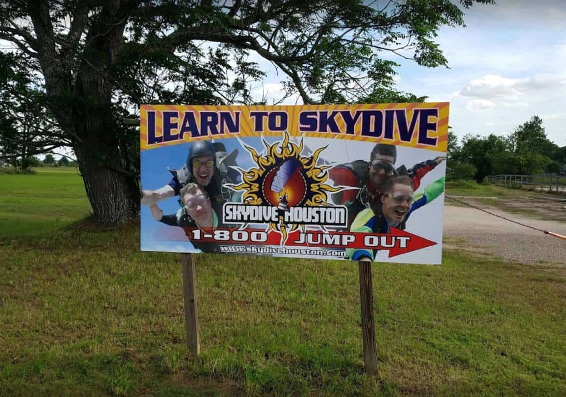 תאונת צניחה קטלנית בטקסס: מדריך נהרג, אישה נפצעה באורח קשה