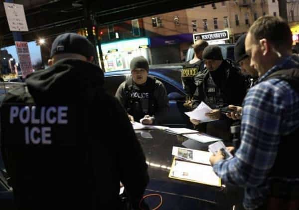 ICE מגבירה את המאבק נגד שוהים בלתי חוקיים: מאות נעצרו בפשיטות ברחבי ארה"ב