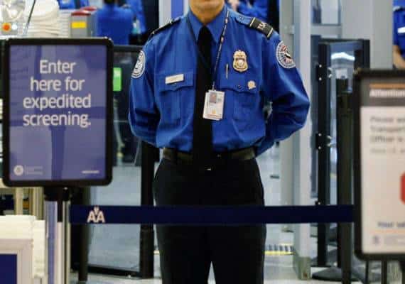 מזמינים סכנה? מנהל בטיחות התחבורה שוקל לבטל את בדיקת השיקוף בנמלי תעופה קטנים