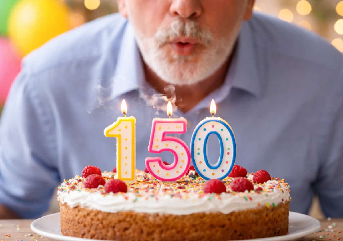 בקרוב נחיה עד גיל 150? מדען מוביל טוען שזה קרוב מתמיד