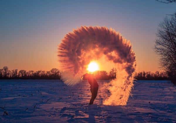 במהלך גל הקור: "אתגר המים הרותחים" גרם לכוויות ברחבי שיקגו