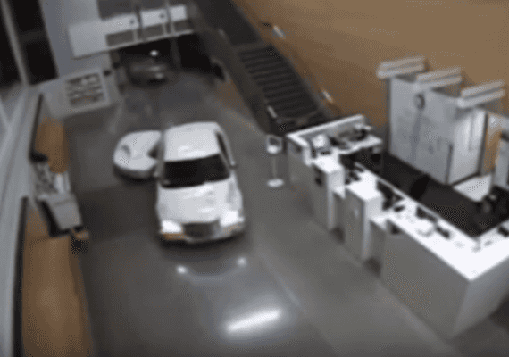 מסתבר שבלוס אנג'לס עברייניות התנועה מגיעות עד לתוך תחנת המשטרה