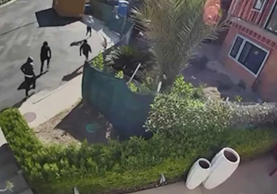 חיים תחת מצור בלוס אנג'לס: תושבי שכונה בלב הוואלי - "אנחנו מפחדים לצאת מהבית"