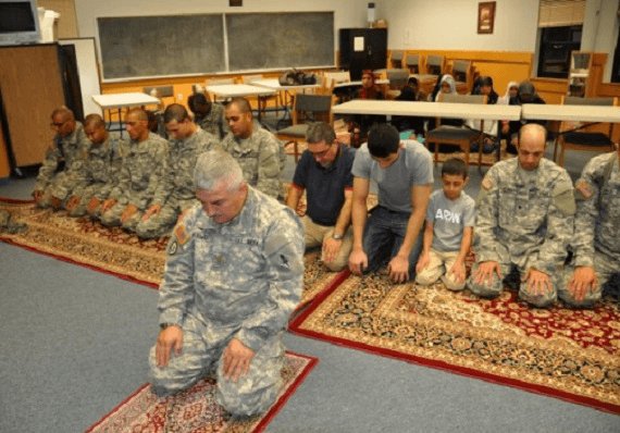 בניגוד לאשתקד - טראמפ יקיים סעודת רמדאן חגיגית