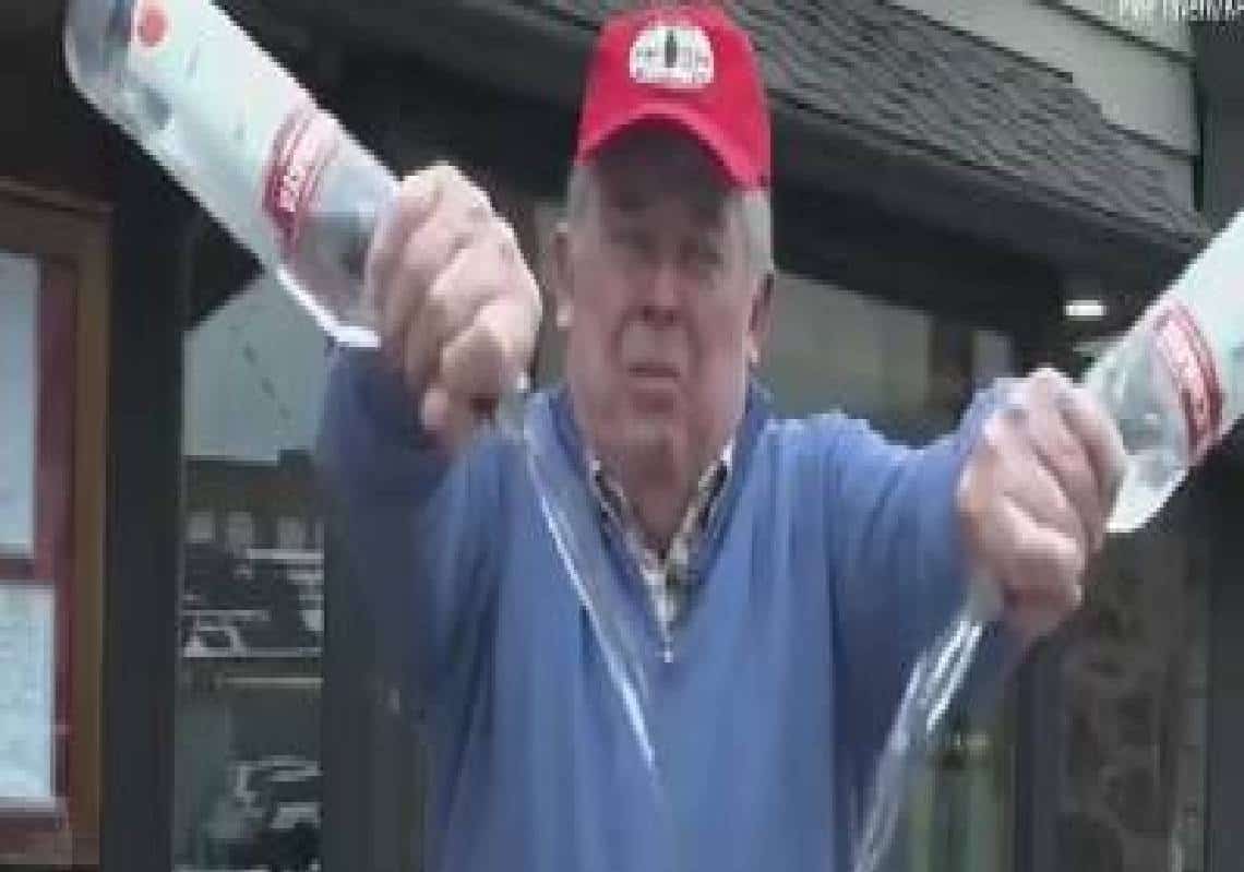 "מרד הוודקה הגדול החל": ברים וחנויות ברחבי ארצות-הברית וקנדה שופכים בקבוקים ומסירים מהמדפים