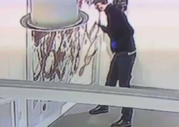 קולורדו: טס מאנגליה כדי להשחית לאביו יצירה בשווי 2.7 מיליון דולר