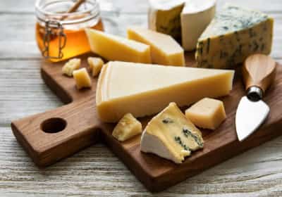 עוד מחקר מוכיח: גבינות עם אחוז שומן גבוה טובות מאוד למוח 