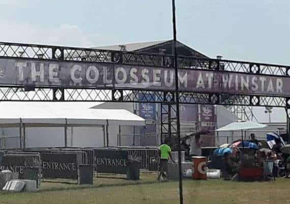 בגלל מזג האוויר: 14 בני אדם נפצעו בכניסה להופעה של להקת "בקסטריט בויז"