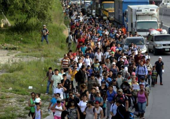 טראמפ מאיים לסגור את הגבול עם מקסיקו בגלל שיירת המהגרים: "חשוב יותר מהסכמי סחר"