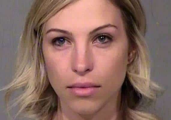 אריזונה: מורה נעצרה בחשד לביצוע מין אוראלי בתלמיד בן 13, בשטח בית הספר