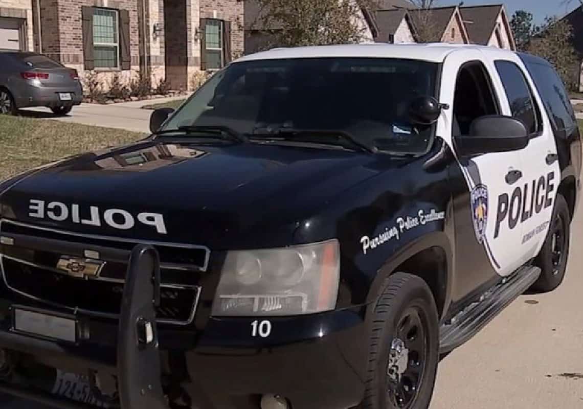 טקסס: בת 12 ובן 3 הושארו לבד בבית במשך חודשיים - מצוד נרחב אחר אם המשפחה