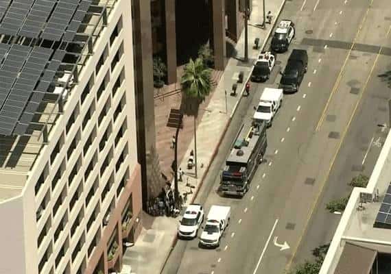 רחפן עם קולות נפץ נחת בגג בניין משרדים בלוס אנג'לס: חבלנים הוקפצו למקום