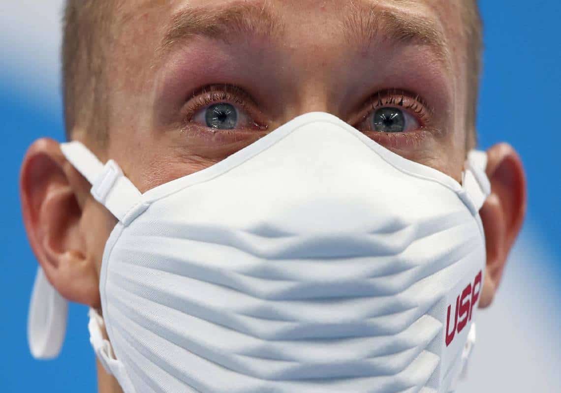 דמעות על הפודיום: כוכב נבחרת השחייה ריגש את אמריקה כשהזיל דמעות במהלך ההמנון 