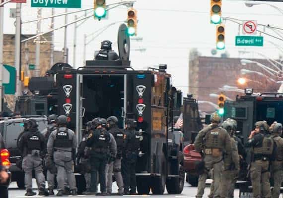 אירוע ירי בסופר כשר בניו ג'רזי: שלושה אזרחים ושוטר נהרגו 