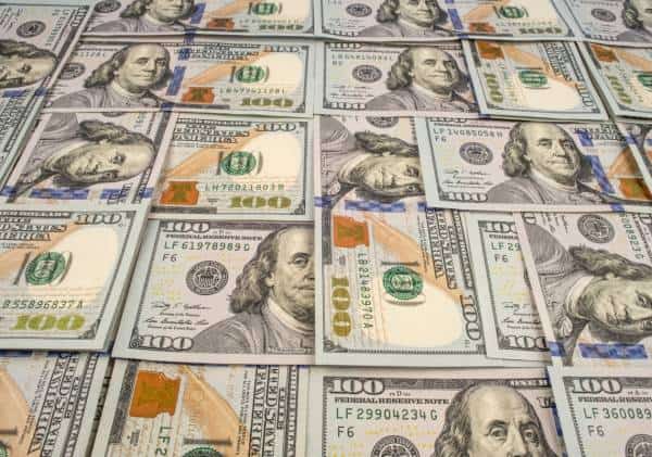 עשרות אלפי דולר פוזרו על הכביש, המשטרה קוראת לציבור להחזיר את הכסף