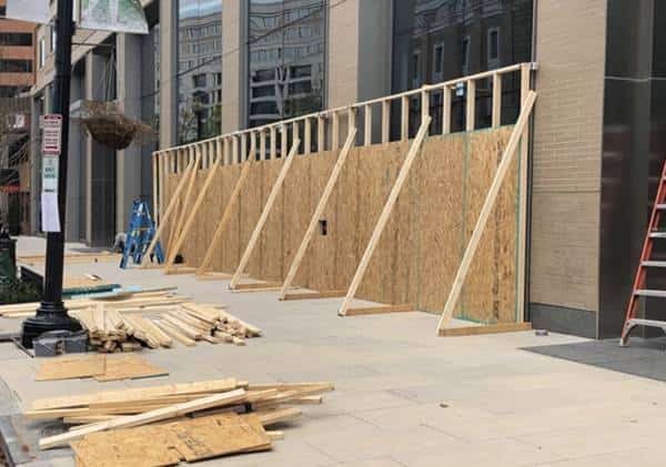 כוננות כאוס ברחבי ארה"ב: בעלי העסקים נערכים לתרחישי הבלהות