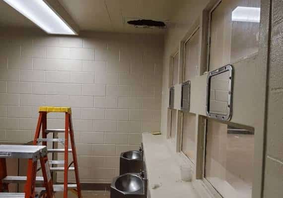 נמלטים גרסת קליפורניה: צמד רוצחים הצליח לברוח מבית הסוהר