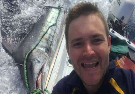 משקל כבד: דג עצום נלכד על ידי דייג בחופי ניו זילנד