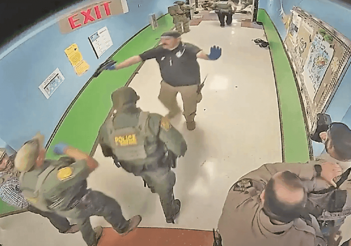 הטבח בטקסס: מחוז ביה"ס יובלדי השעה את כל השוטרים 