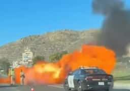 כדור אש על הכביש המהיר: שני שוטרים נפצעו בפיצוץ מכונית בדרום קליפורניה