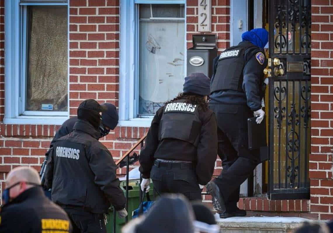 בפעם השנייה בתוך יומיים: סוכן פדרלי נורה במהלך פשיטה על בית