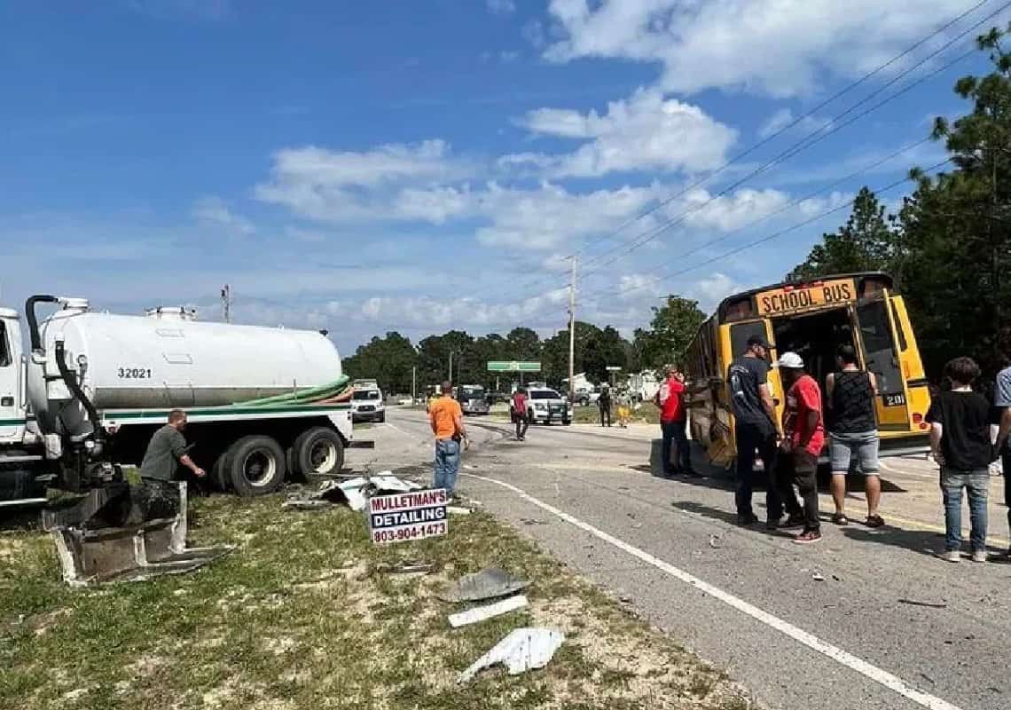 18 פצועים בתאונה בין משאית ורכב להסעת תלמידים