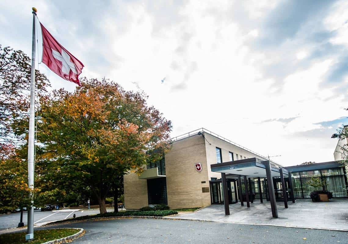 אירוע חריג בבירת ארה"ב: שגריר שוויץ הותקף ע"י פורץ במעונו הרשמי