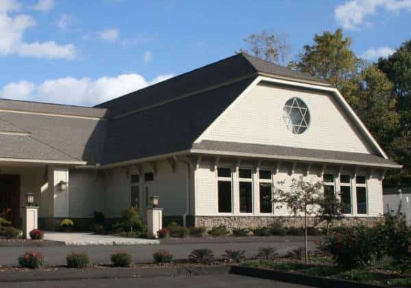 השנאה נמשכת: כתובת נאצה אנטישמית רוססה על בית כנסת סמוך לאזור בו נטבחו תלמידים למוות