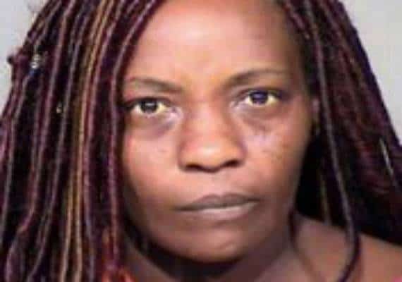 אריזונה: אם נעצרה לאחר שהעירה את בנה לתפילת הפסחא עם שוקר חשמלי 