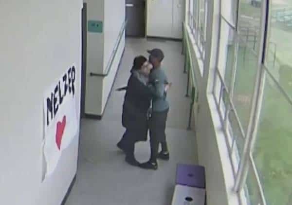 נחשפה גבורת מאמן הפוטבול שהציל את בית הספר מטבח