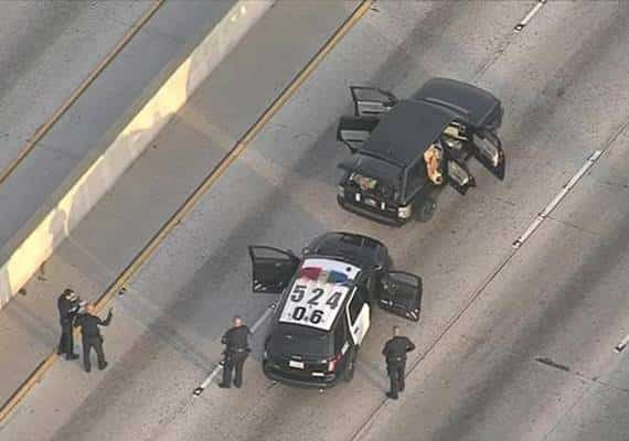 לוס אנג'לס: כביש 101 נסגר לתנועה בשל חילופי ירי בין כוחות משטרה לחשוד