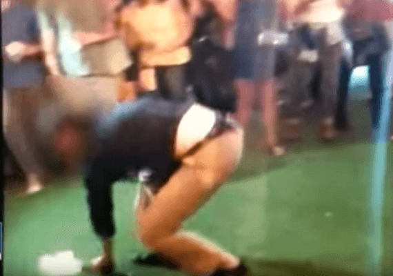 רקדן ואקדוחן: סוכן אף.בי.איי יצא לפזז - ופלט כדור על רחבת הריקודים