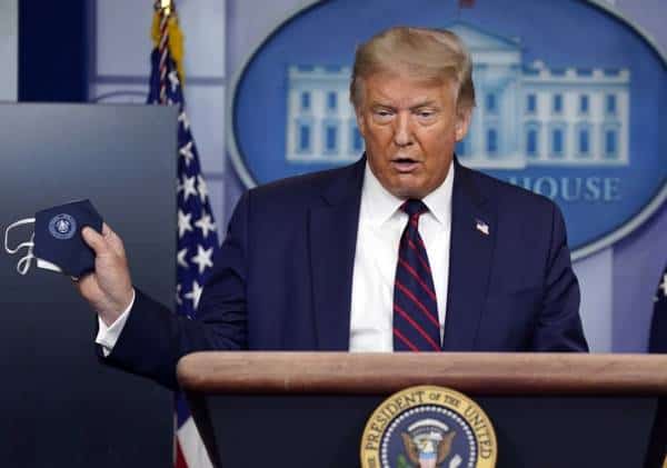 "המצב יהיה יותר גרוע לפני שישתפר": הנשיא טראמפ משנה גישה וממליץ להסתובב עם מסכות