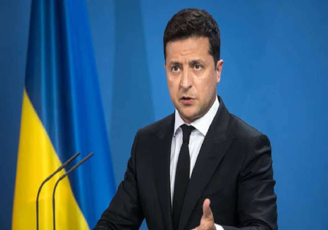 זלינסקי: "התקשורת והפוליטיקאים במערב מנסים לפמפם את אפשרות המלחמה"