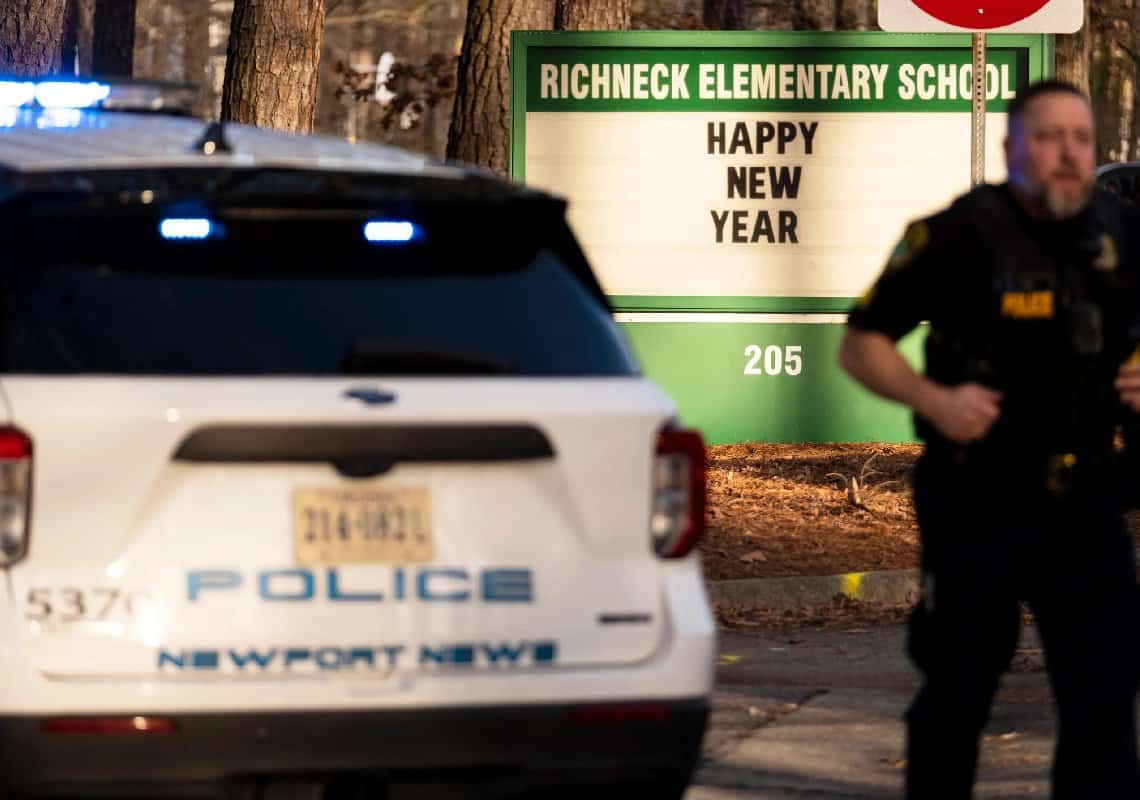 רק באמריקה: בן 6 הביא אקדח לבית הספר וירה במורה שלו