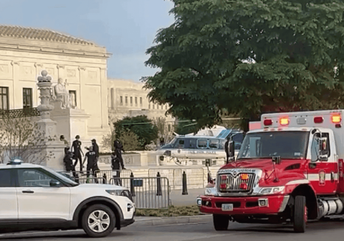 "אקט של חמלה": פעיל אקלים הצית עצמו למוות מחוץ לביהמ"ש העליון בוושינגטון