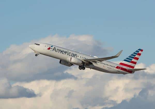 "יש רופא במטוס?": נוסעת החלה ללדת במהלך טיסת אמריקן איירליינס