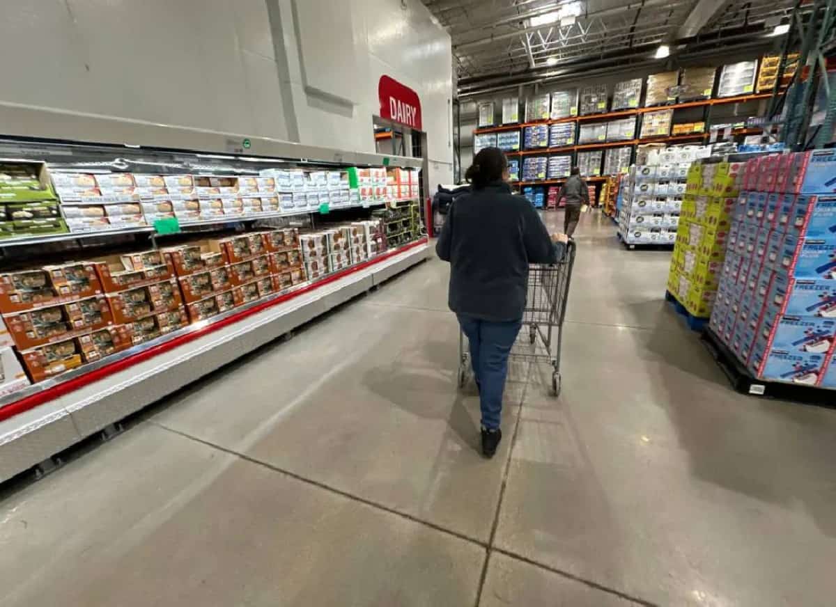 אמריקה על הקצה: רבע מהמשפחות חיות ללא חיסכון – ומשבר היוקר מאיים לבלוע דור שלם