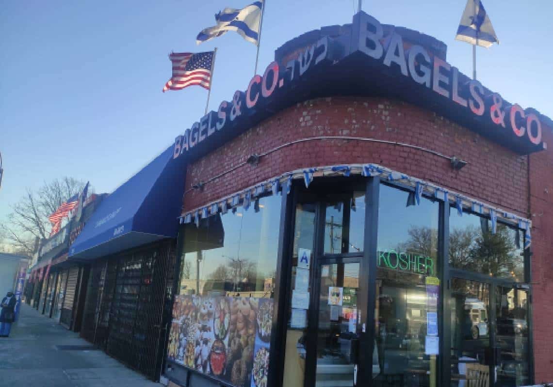 "תורידו את דגל ישראל או שאני אשרוף את המסעדה"