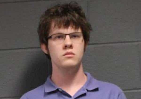 פני הרוע: צעיר מואשם שסחט נערות כדי שישלחו לו תמונות אינטימיות