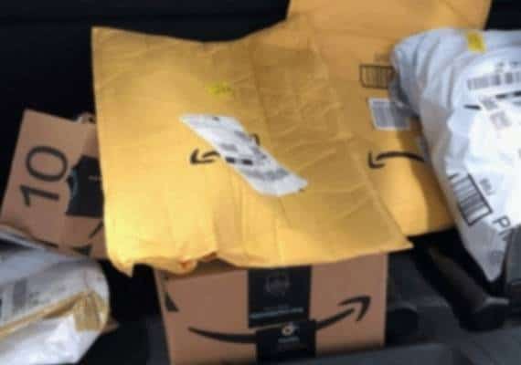 לקוחות אמזון המתינו למשלוח: העובד השליך עשרות חבילות לאשפה