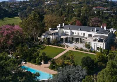 אחת האחוזות היקרות בלוס אנג'לס במרכז דרמה משפטית: אלמנה טוענת שנוצלה על ידי מקורבים לבעלה